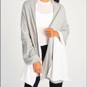 NWT Splits59 Julia oversized wrap white/gray